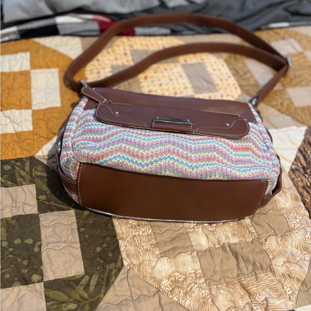 Stone Mountain Brown and Multicolored shoulder bag. - Picture 6 of 16